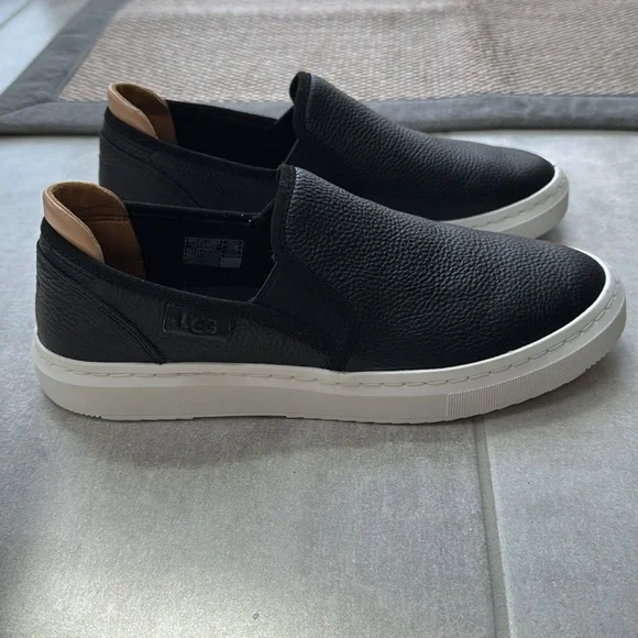 New Without Tags UGG Black Leather Alameda Slip-On Sneakers (Women’s) - Size 8.5 - Picture 3 of 11